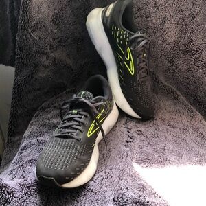 Brooks Men's Black and Green Athletic Shoes Performance Mesh